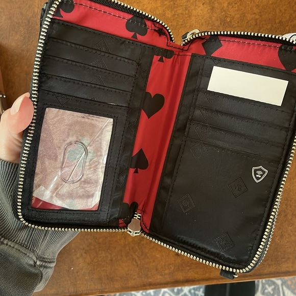 Alice in wonderland cross body Vera Bradley purse - Picture 4 of 5